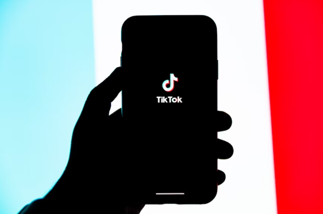 TikTok sfida Amazon e Shein con una nuova iniziativa di e-commerce