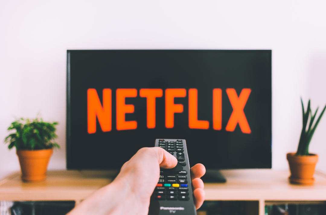 Netflix guadagna quasi 6 milioni di utenti con i nuovi abbonamenti